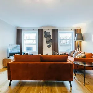 Luxury Apartment *