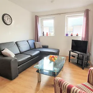 Apartment Modern One Bedroom Apt - City Centre & Freeparking *