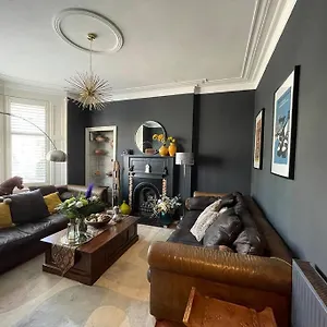 Traditional Close To Centre & Hampden * Glasgow
