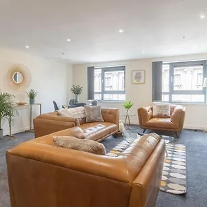 Charming Westend/city Centre Apartment *