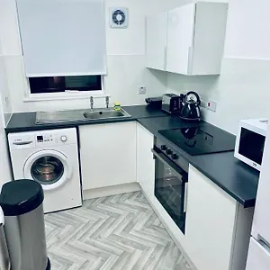 Modern 2 Bedroom With Free Parking *