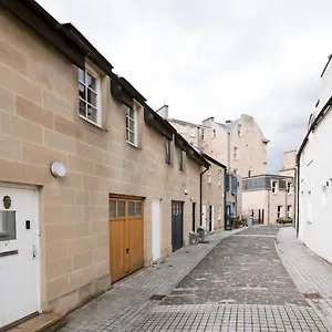 Holiday home Pass The Keys Beautiful Unique 3bed Mews House Glasgow
