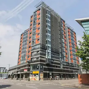 Modern 2-bed In Secc/hydro Apartment