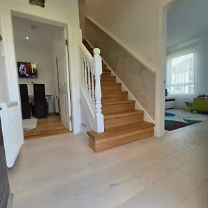 Lovely House With Private Parking! Glasgow! Holiday home