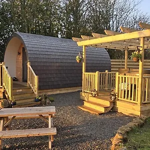Campsie Luxury Pods With Hot Tub * Glasgow