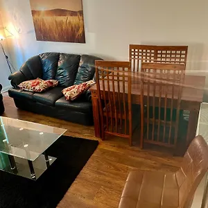 3 Beds ,2 Bedroom Near Centre Apartment *
