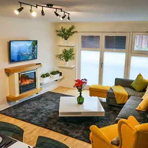 Hydro With Free Car Park Apartment