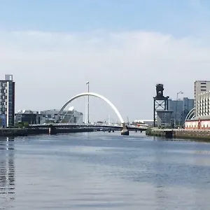 2 Bed City With Parking * Glasgow