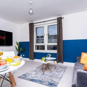 Apartment Cheerful Homely Apartment: Cozy Near Airport *