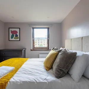 Stunning 1 Bed Merchant With Parking Apartment