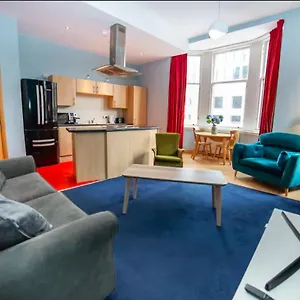 Renfield Apartment, Bright And Spacious