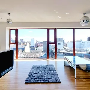 Two Bed Penthouse In The Heart Of Glasgow