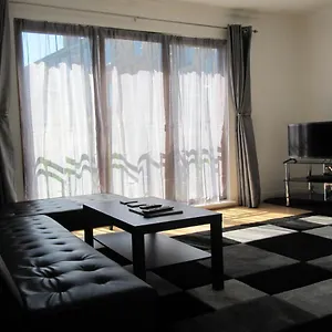 Apartment Cozy Off Road 2 Bedroom With Free Wi-fi And Private Parking *
