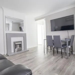 Kirkwood House 2 Bedroom House In Coatbridge Holiday home Glasgow