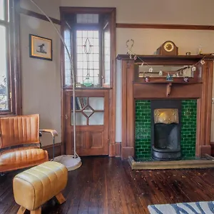 Pass The Keys Beautiful, Traditional 2 Bed Flat W Free Parking * Glasgow