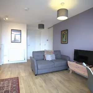 Cosy 1 Bed In Centre Location *