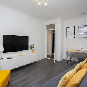 Newly Renovated Apartment *