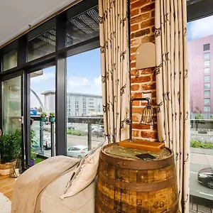 Luxury Huge Modern Open Plan 2bedroom Flat - Free Private Parking & Balcony Located At The Ovo Hydro And Sec Centre Glasgow