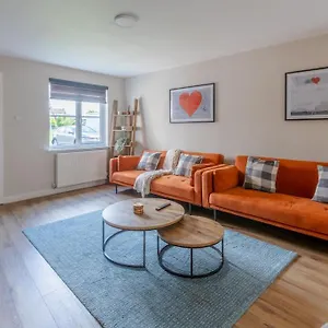 Holiday home Modern 3 Bedroom In
