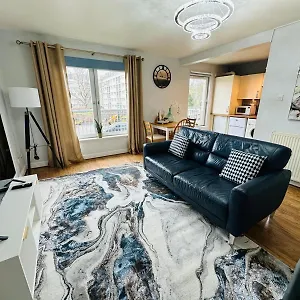 Outstanding Modern Flat Luxury King Bed Glasgow