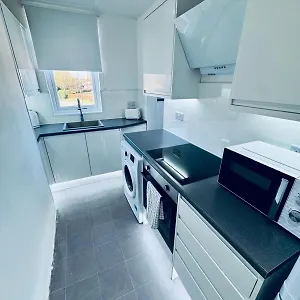 Apartment Modern 1 Bed House With Loft Conversion *