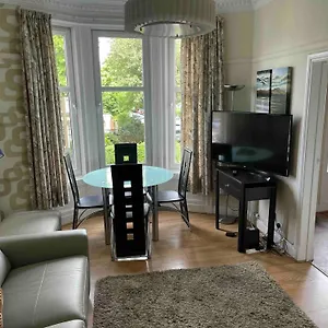 Scotstoun 1 Bed Flat Apartment *