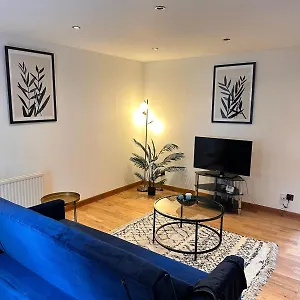 2br Flat Free Parking Near Apartment Glasgow