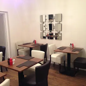 Onslow 3* Glasgow