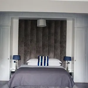 15 Hotel