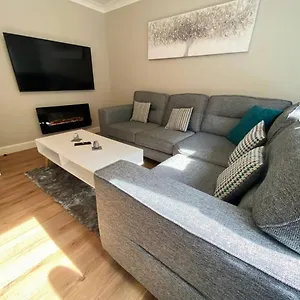 Two Bedroom, Free Private Parking *